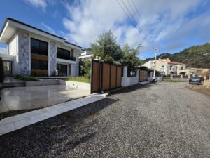 Marmaris’te villa bölgesinde, 470 m² arsa içinde, tam müstakil, havuzlu, sıfır yapım, 6+1 ebeveyn banyolu, lüks donanımlı villa.