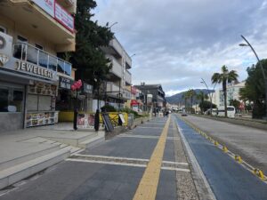 Turizmin Kalbinde, 24 Saat Canlı Lokasyon Satılık Köşe Dükkan